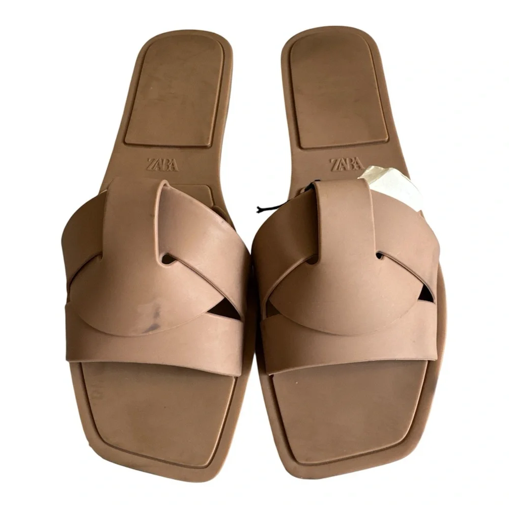 Zara NWT Rubberized Sandals, size 39(8) - Picture 9 of 11
